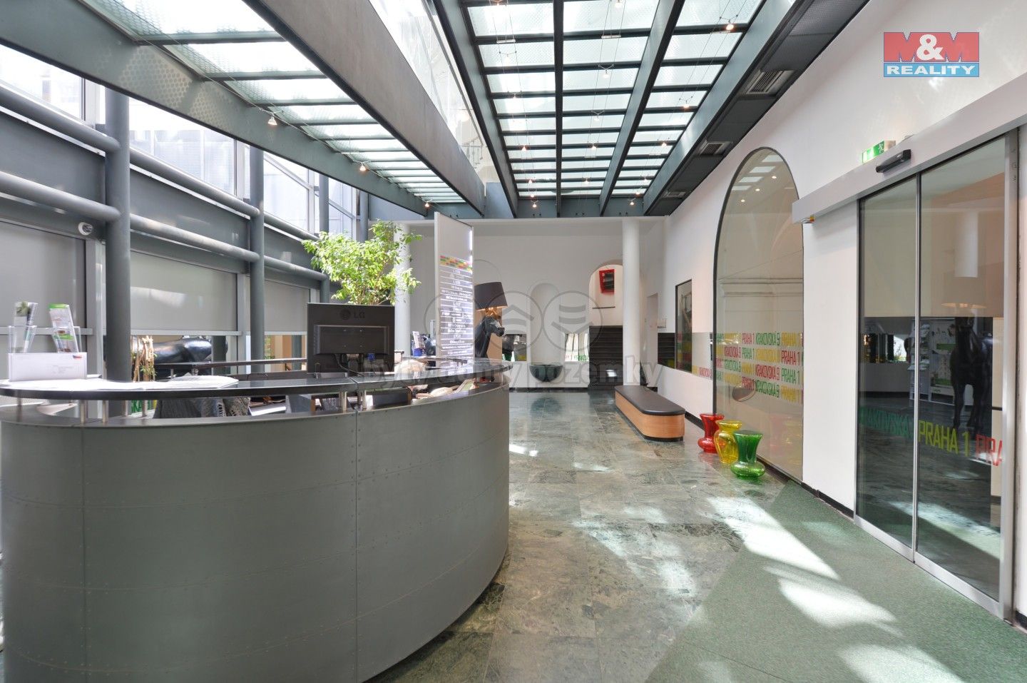 Pronájem komerčního prostoru 412 m² - foto 1