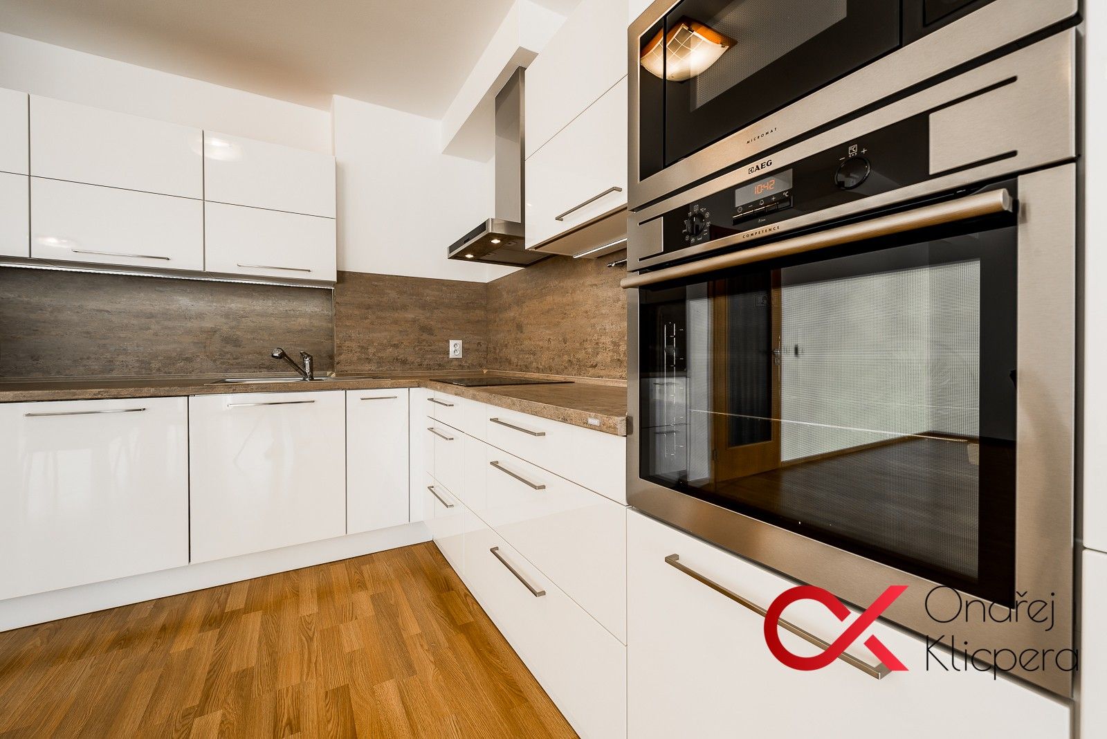 Pronájem bytu 3+kk 103 m² - foto 1