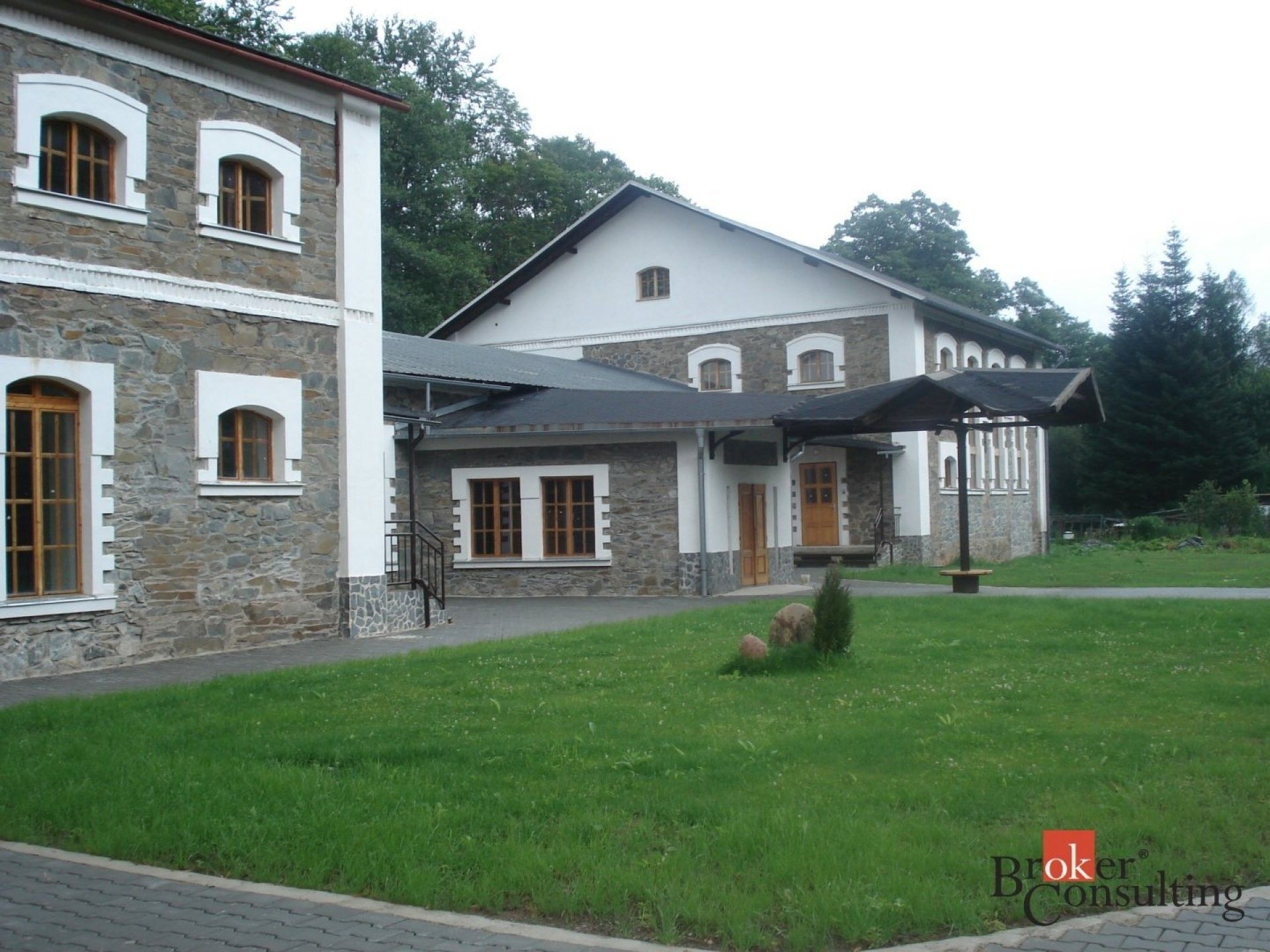 Prodej komerčního prostoru 2115 m² - foto 1