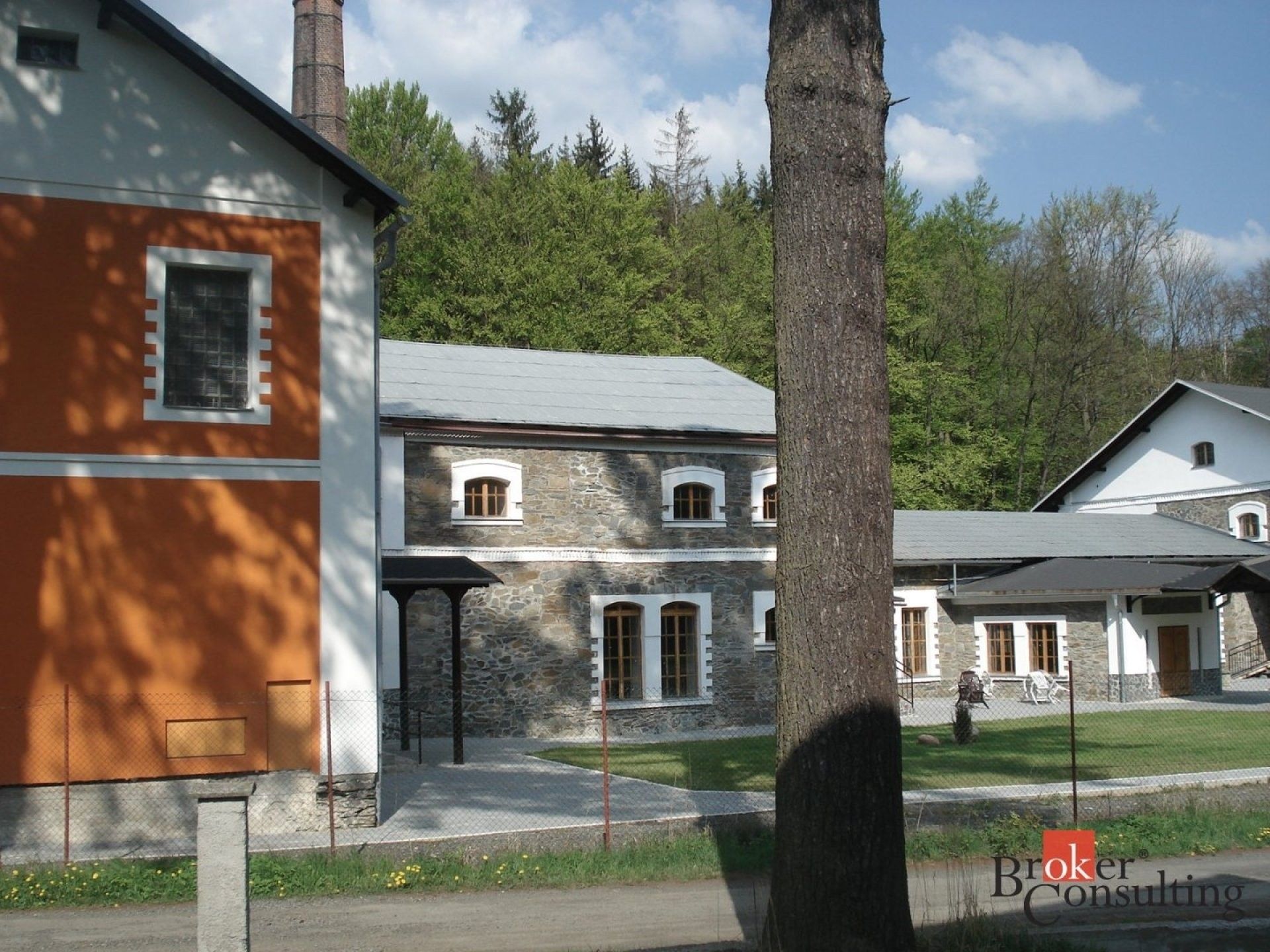 Prodej komerčního prostoru 2115 m² - foto 2