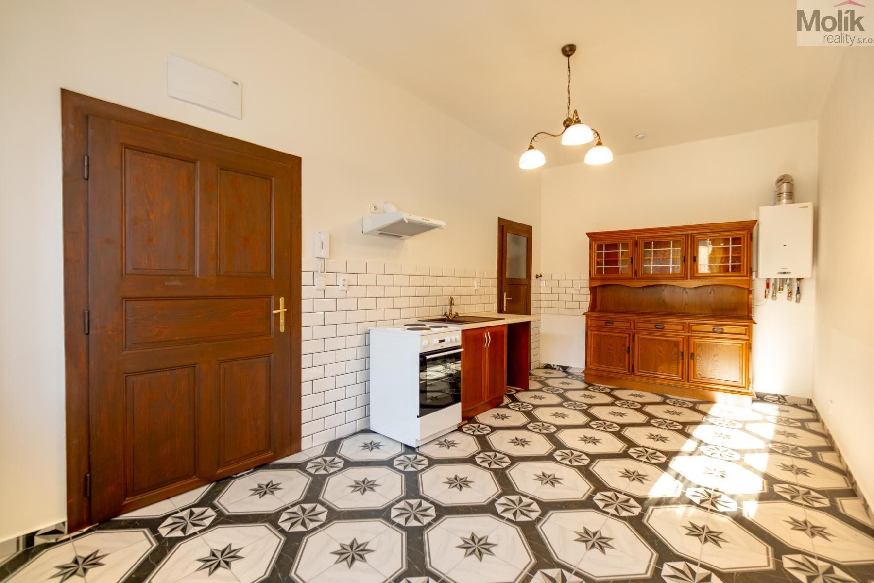 Prodej nemovitosti 326 m² - foto 12