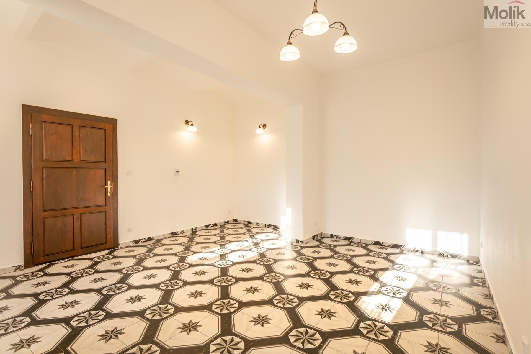Prodej nemovitosti 326 m² - foto 13