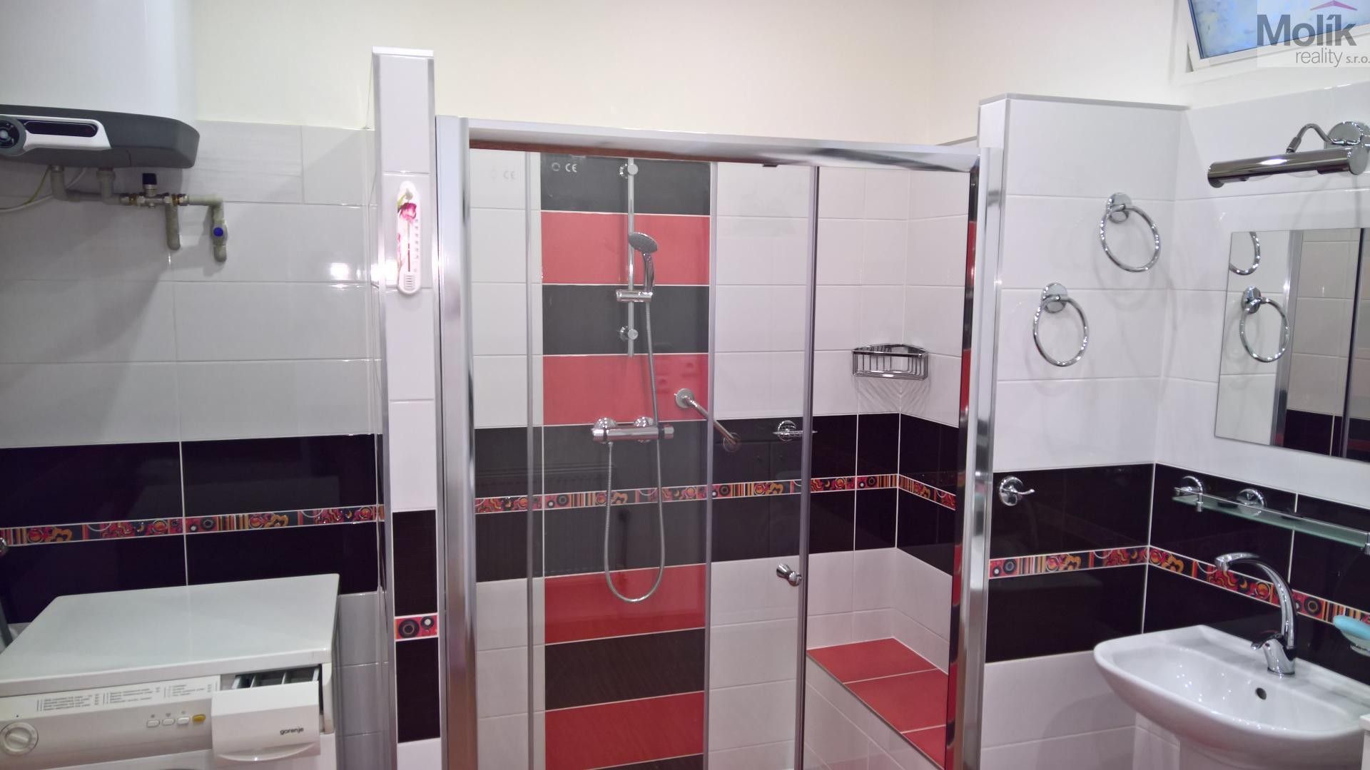 Prodej nemovitosti 326 m² - foto 32