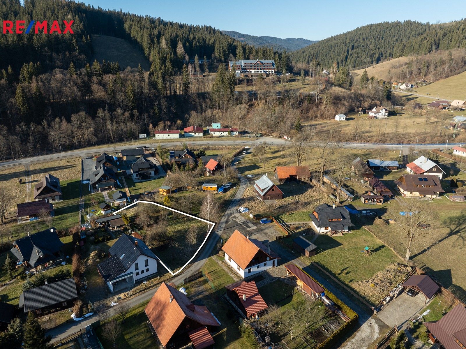 Prodej pozemku 1000 m² - foto 1