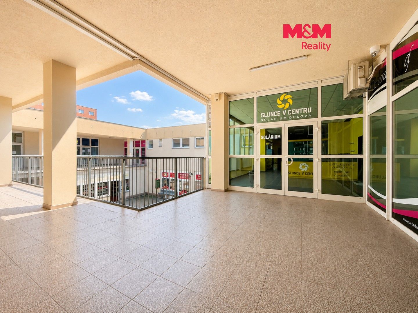 Pronájem komerčního prostoru 222 m² - foto 1