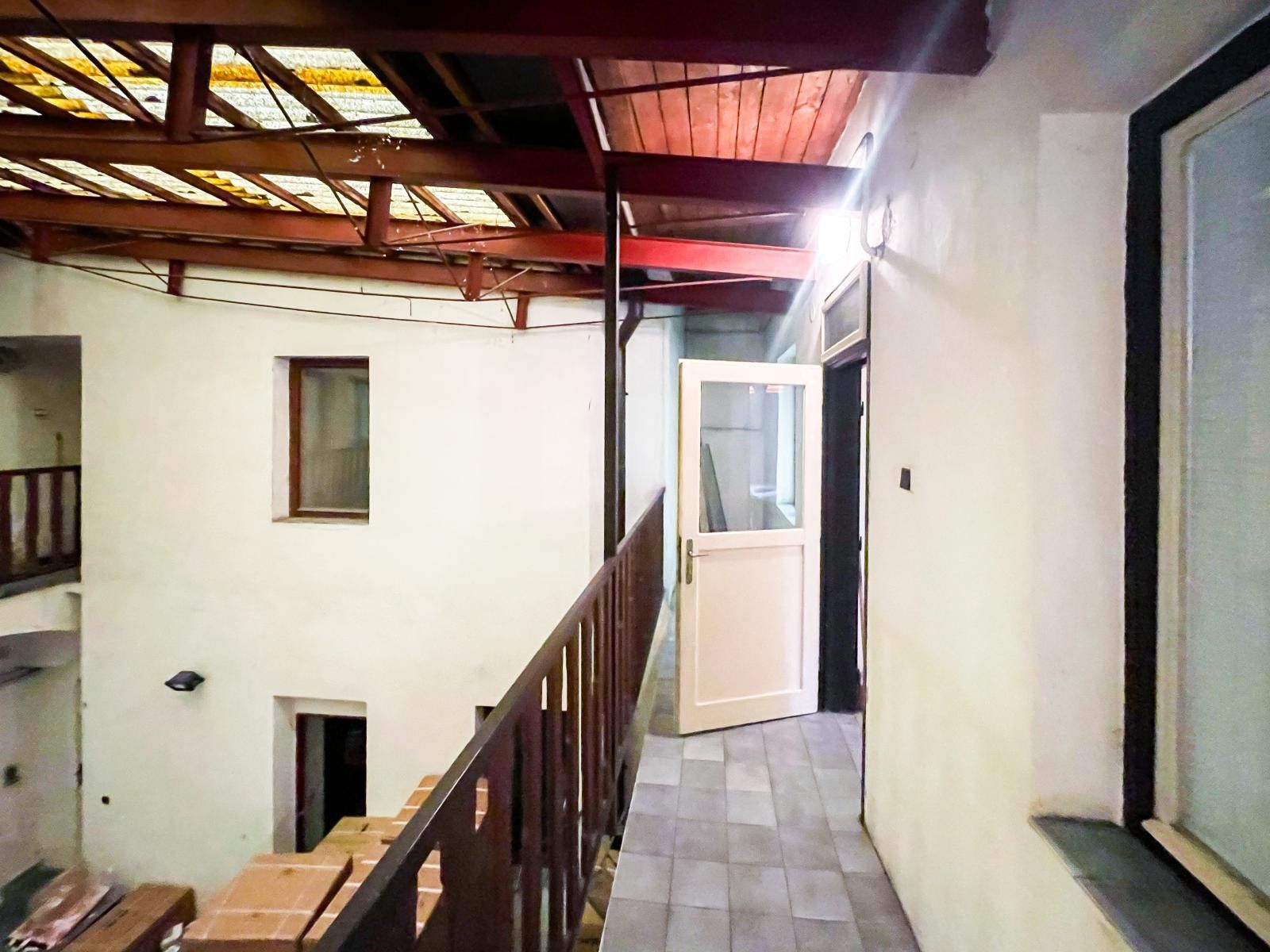 Prodej komerčního prostoru 200 m² - foto 11