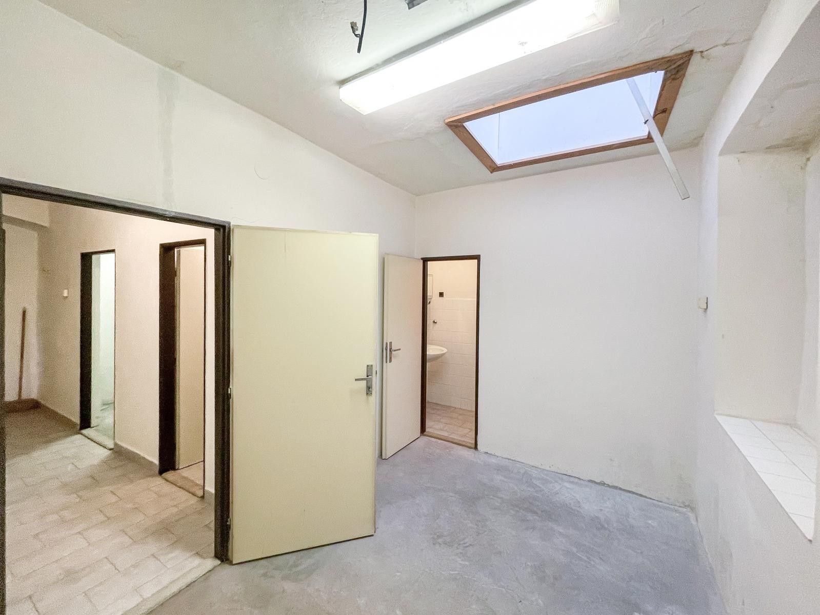 Prodej komerčního prostoru 200 m² - foto 14