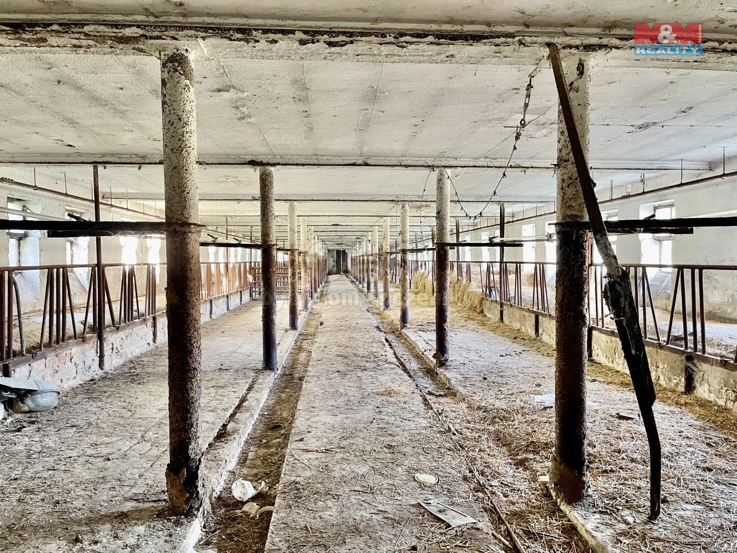 Prodej komerčního prostoru 1700 m² - foto 2