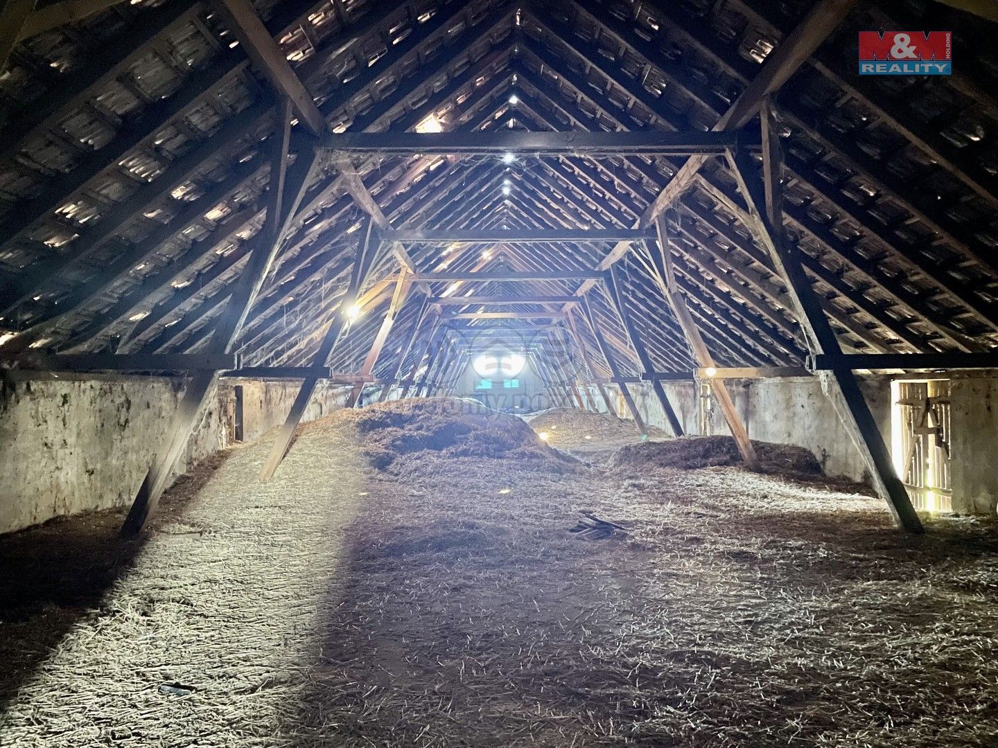 Prodej komerčního prostoru 1700 m² - foto 8