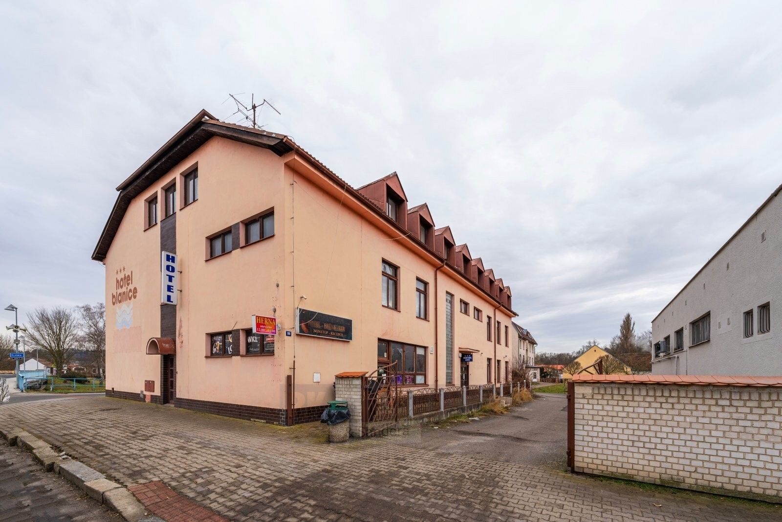 Prodej komerčního prostoru 1104 m² - foto 2
