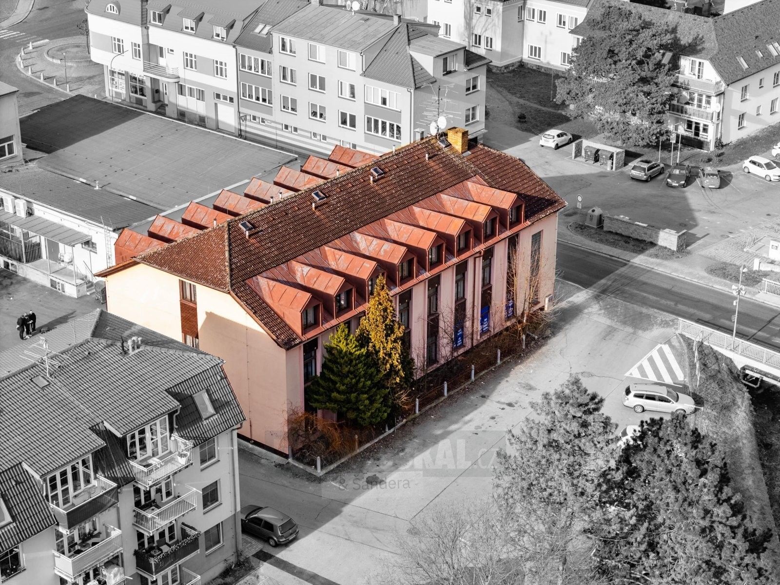 Prodej komerčního prostoru 1104 m² - foto 1
