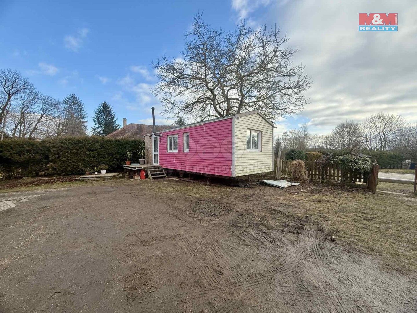 Prodej nemovitosti 24 m² - foto 1