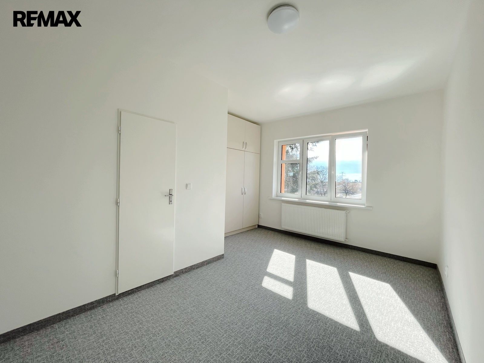 Pronájem komerčního prostoru 100 m² - foto 1