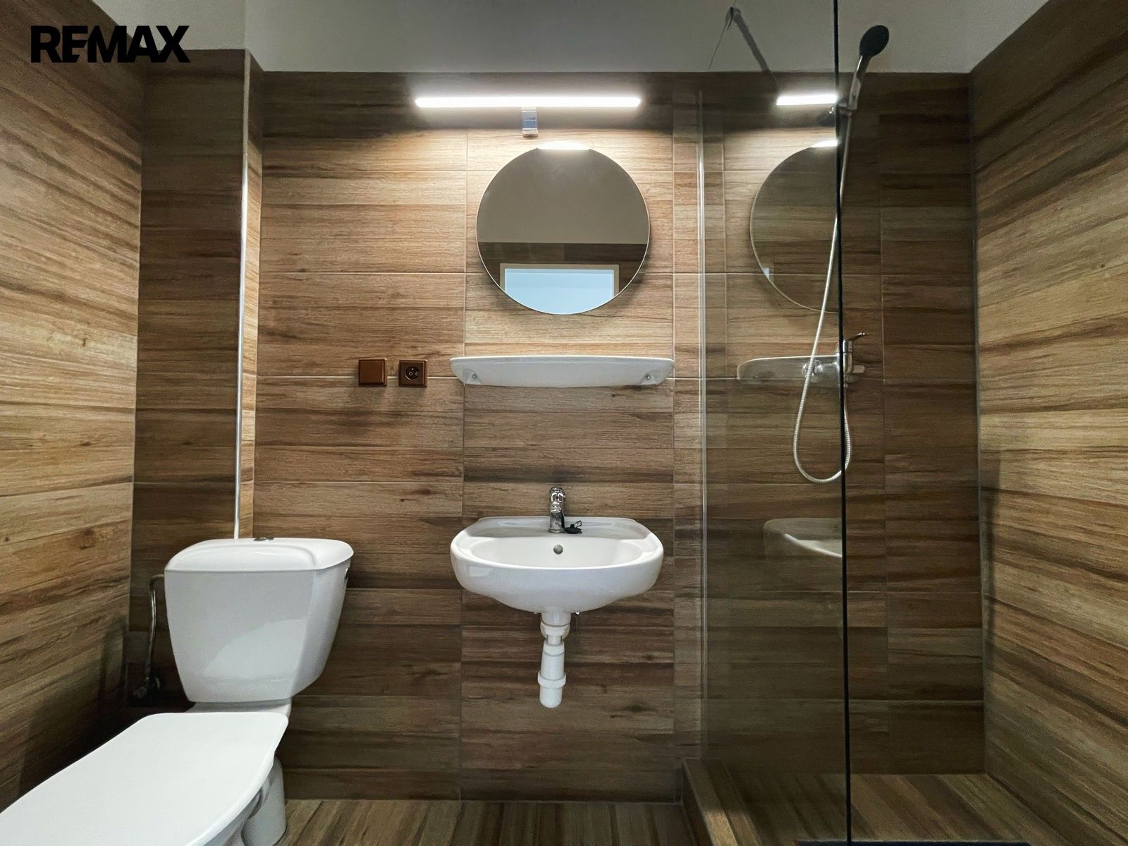 Pronájem komerčního prostoru 100 m² - foto 2