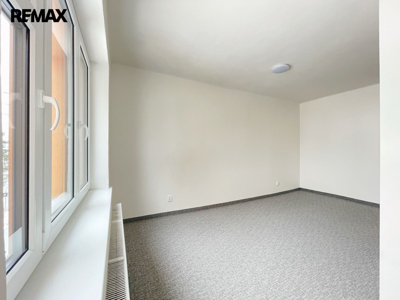 Pronájem komerčního prostoru 100 m² - foto 7