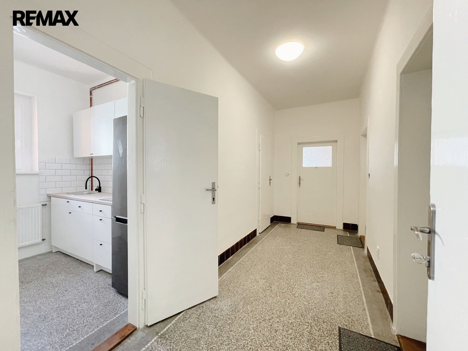 Pronájem komerčního prostoru 100 m² - foto 23