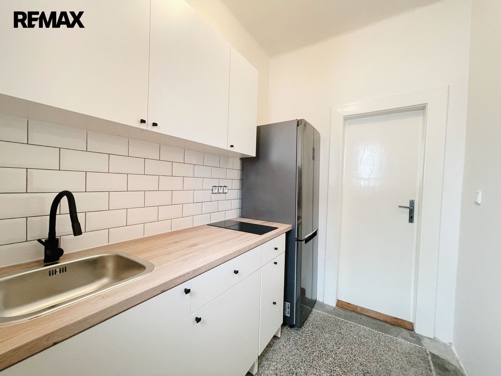 Pronájem komerčního prostoru 100 m² - foto 24
