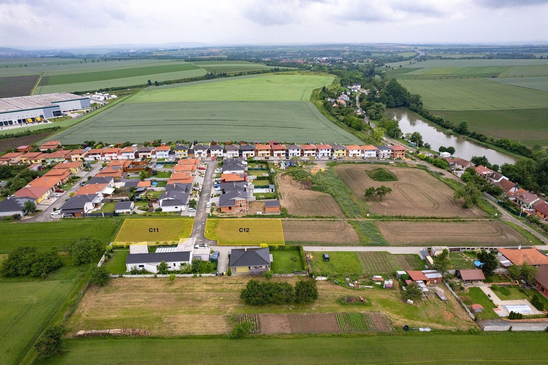 Prodej pozemku 693 m² - foto 1