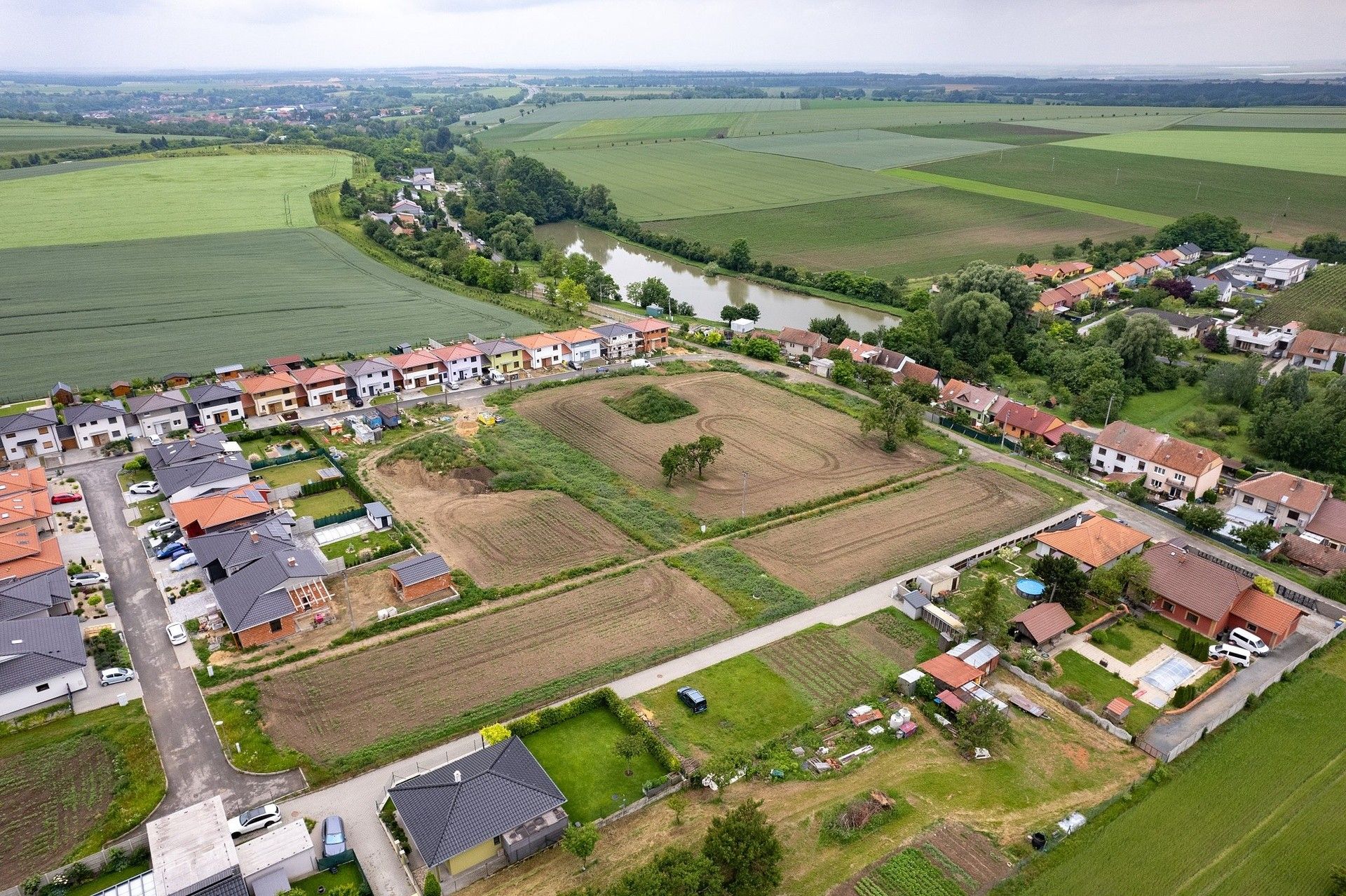 Prodej pozemku 693 m² - foto 2