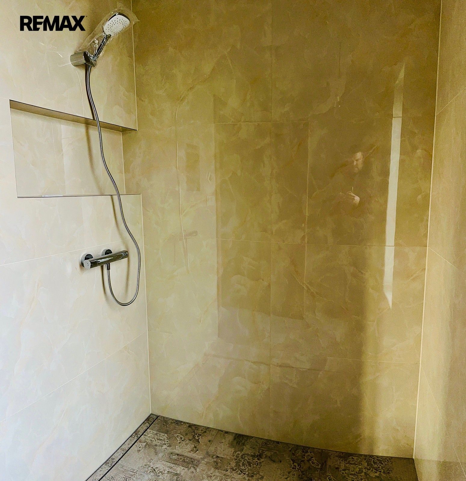 Pronájem bytu 3+kk 90 m² - foto 3