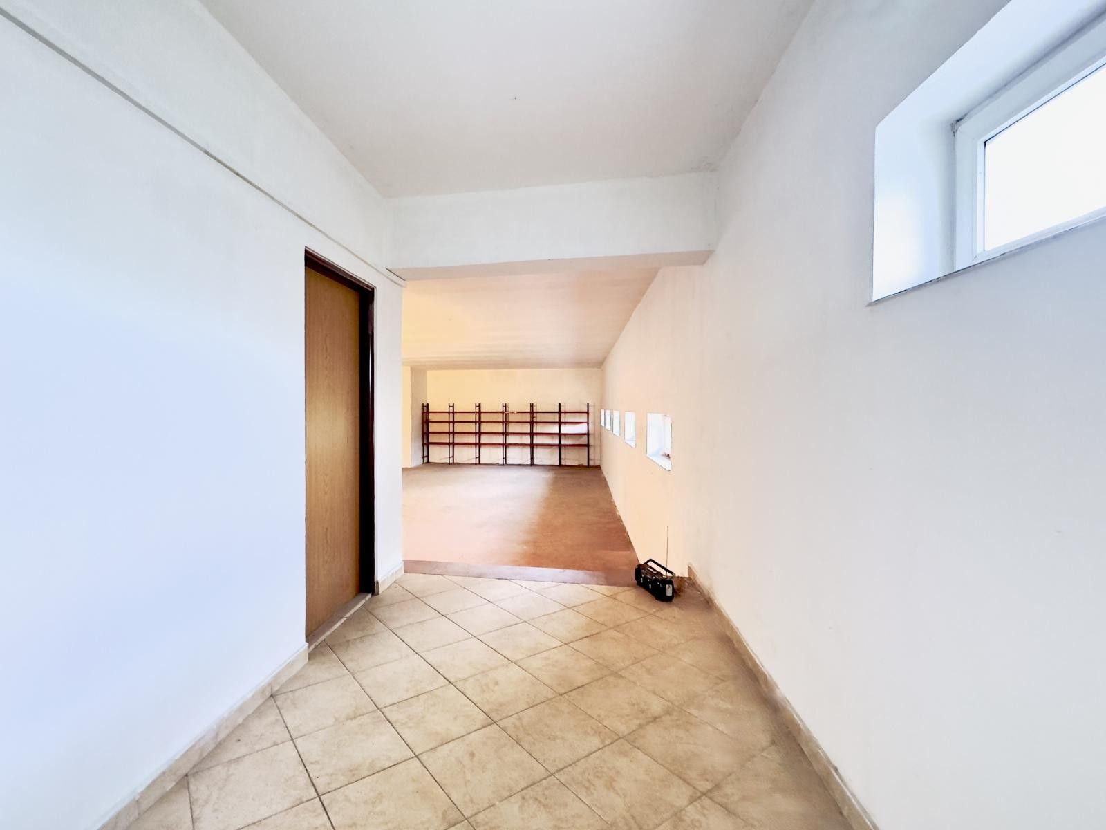 Pronájem komerčního prostoru 250 m² - foto 7