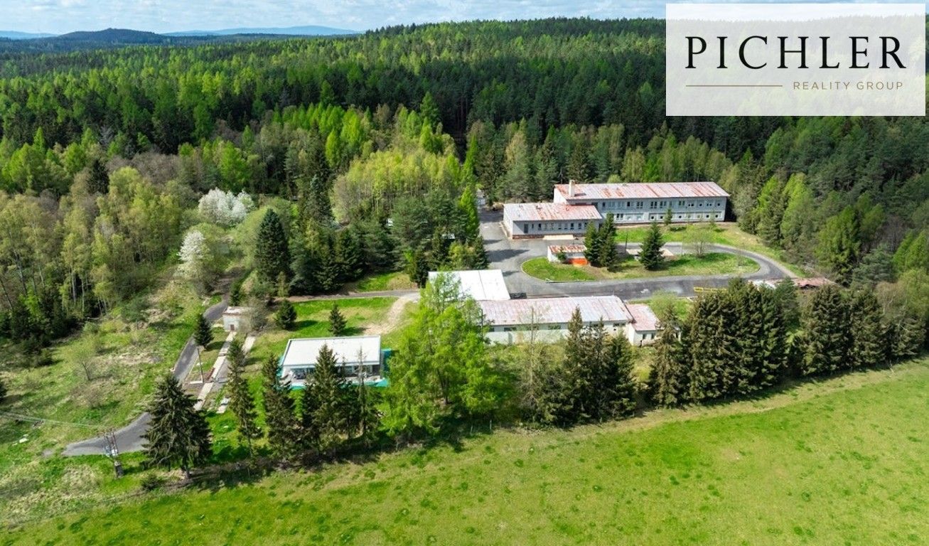 Prodej nemovitosti 12000 m² - foto 1