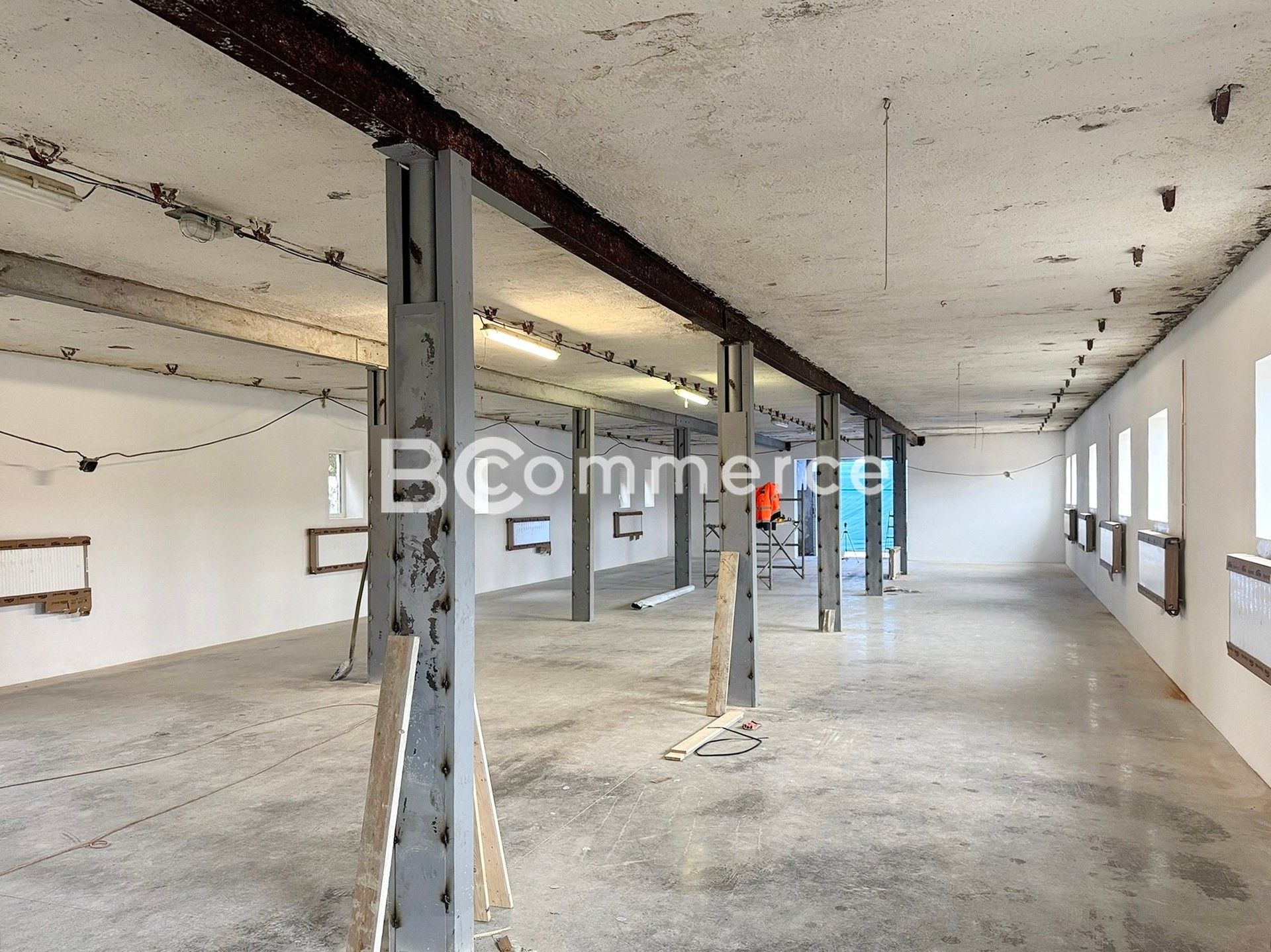 Pronájem komerčního prostoru 292 m² - foto 1