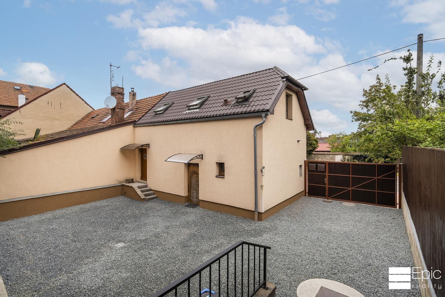 Prodej nemovitosti 243 m² - foto 4