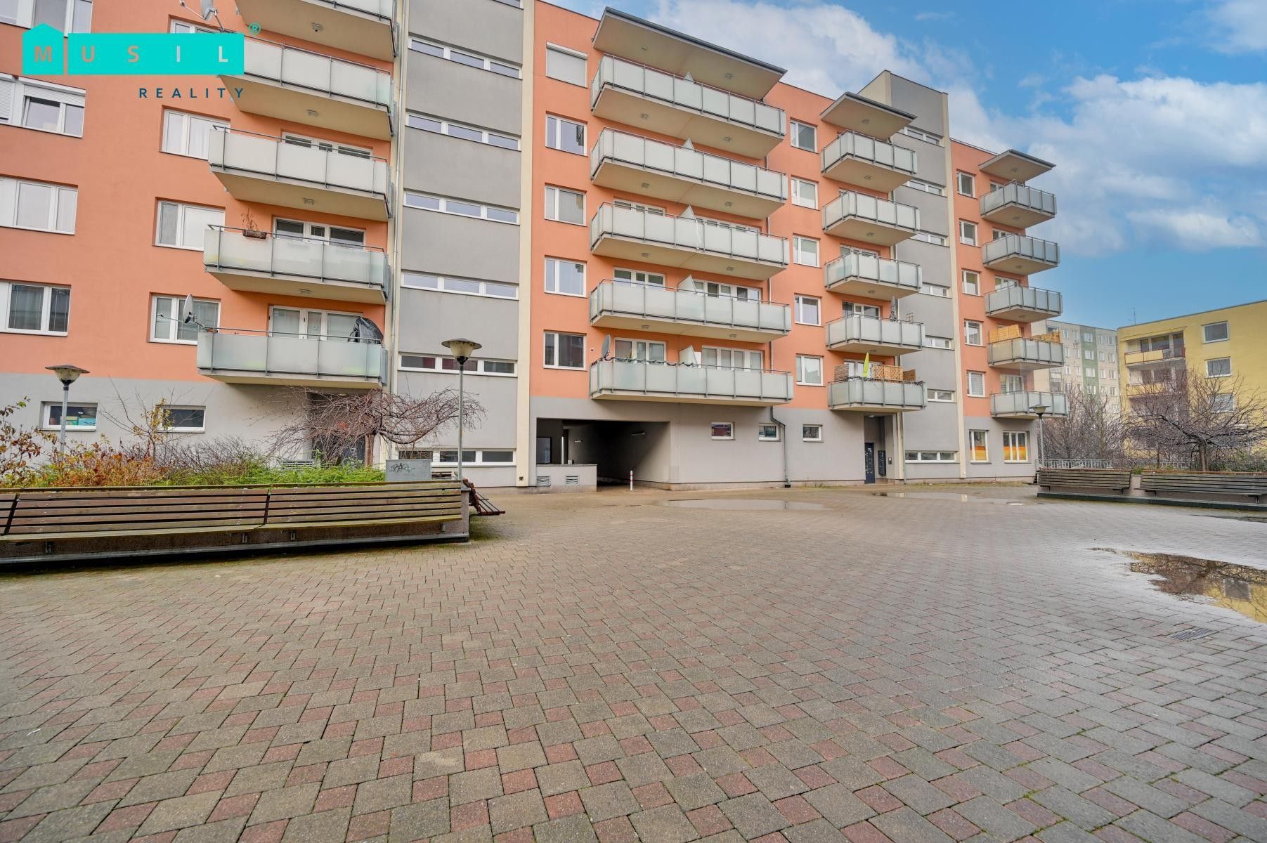 Pronájem bytu 2+kk 63 m² - foto 3