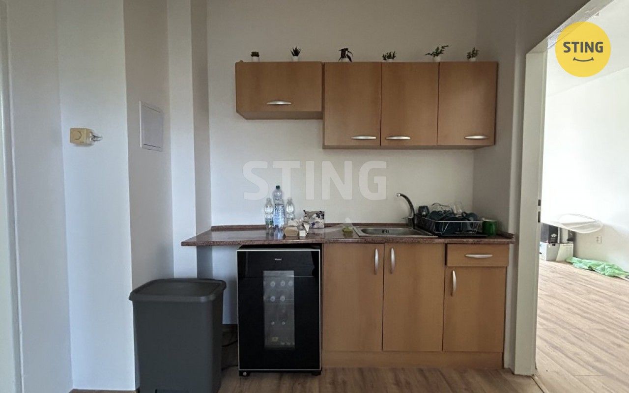 Pronájem komerčního prostoru 830 m² - foto 6