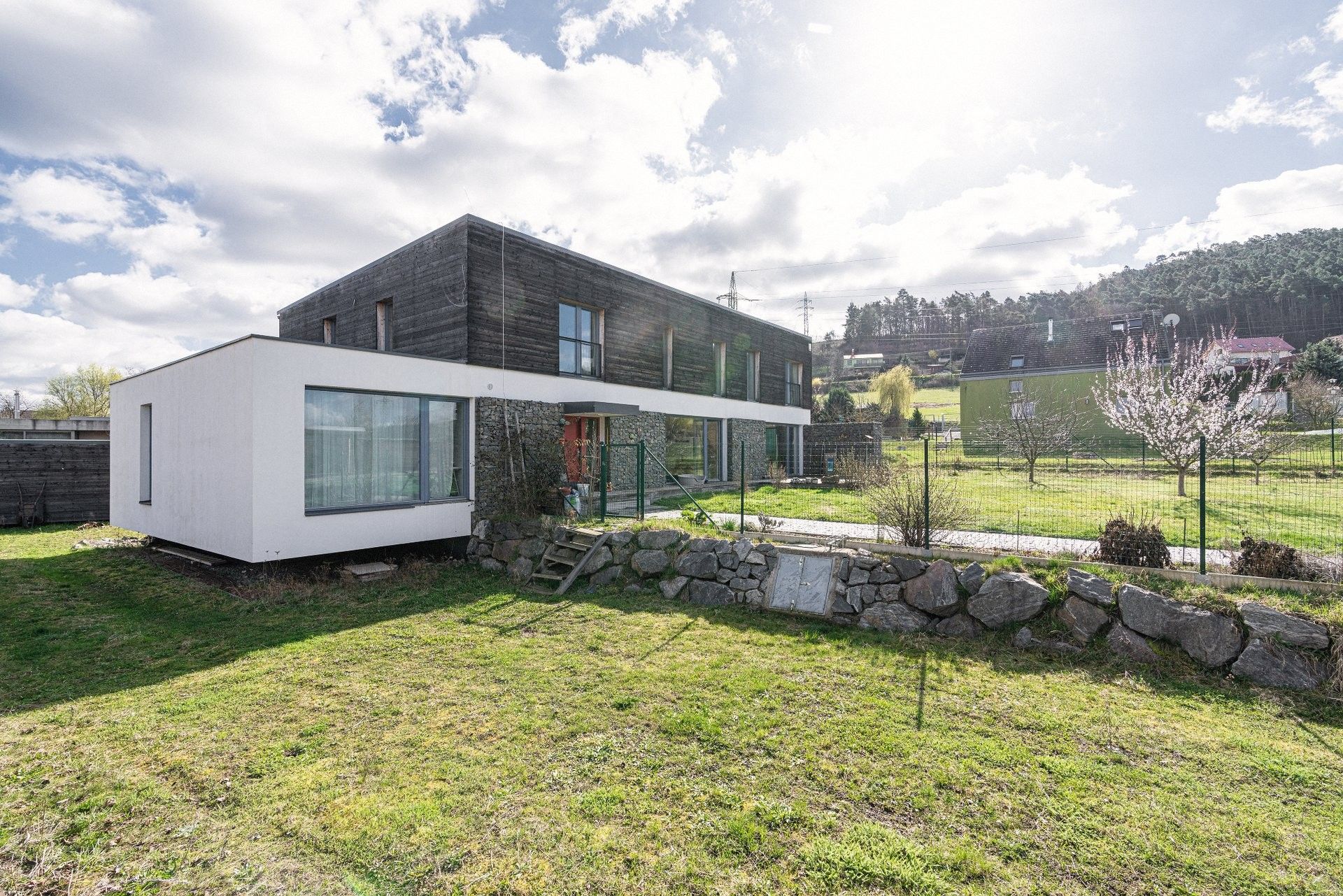 Prodej nemovitosti 250 m² - foto 1