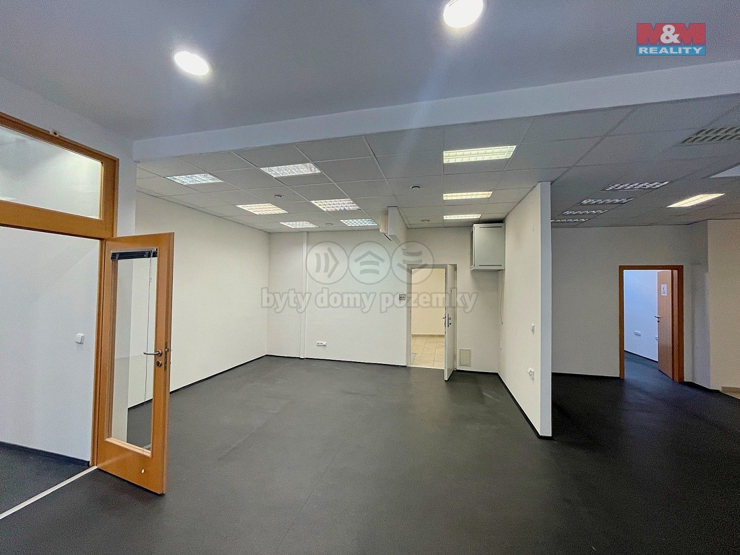 Pronájem komerčního prostoru 280 m² - foto 18