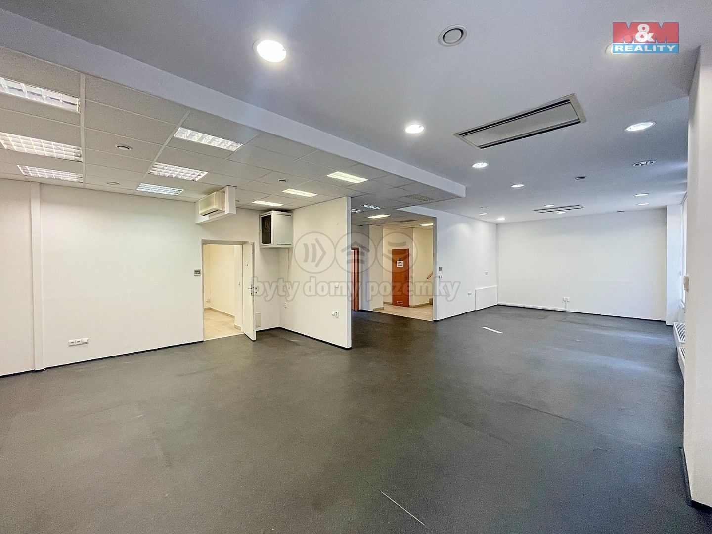 Pronájem komerčního prostoru 280 m² - foto 19