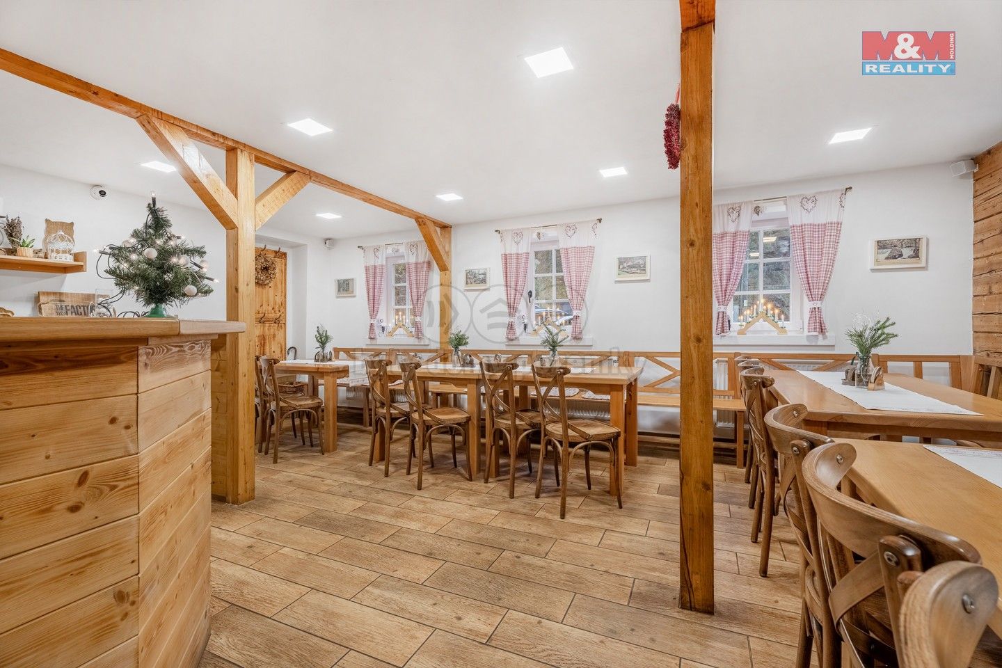 Prodej komerčního prostoru 300 m² - foto 6