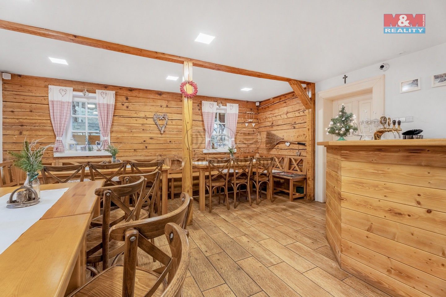 Prodej komerčního prostoru 300 m² - foto 8
