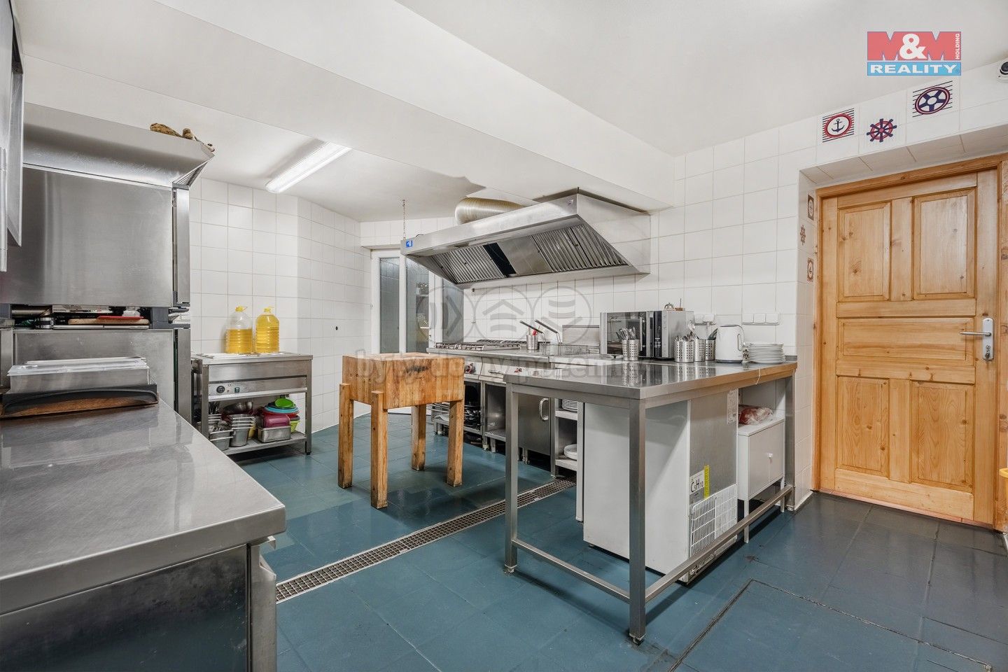 Prodej komerčního prostoru 300 m² - foto 34
