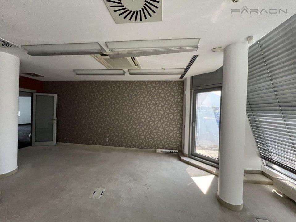 Pronájem komerčního prostoru 376 m² - foto 9