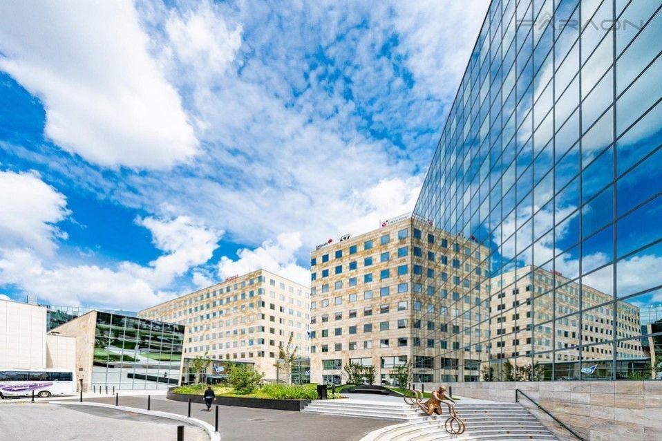 Pronájem komerčního prostoru 1059 m² - foto 1