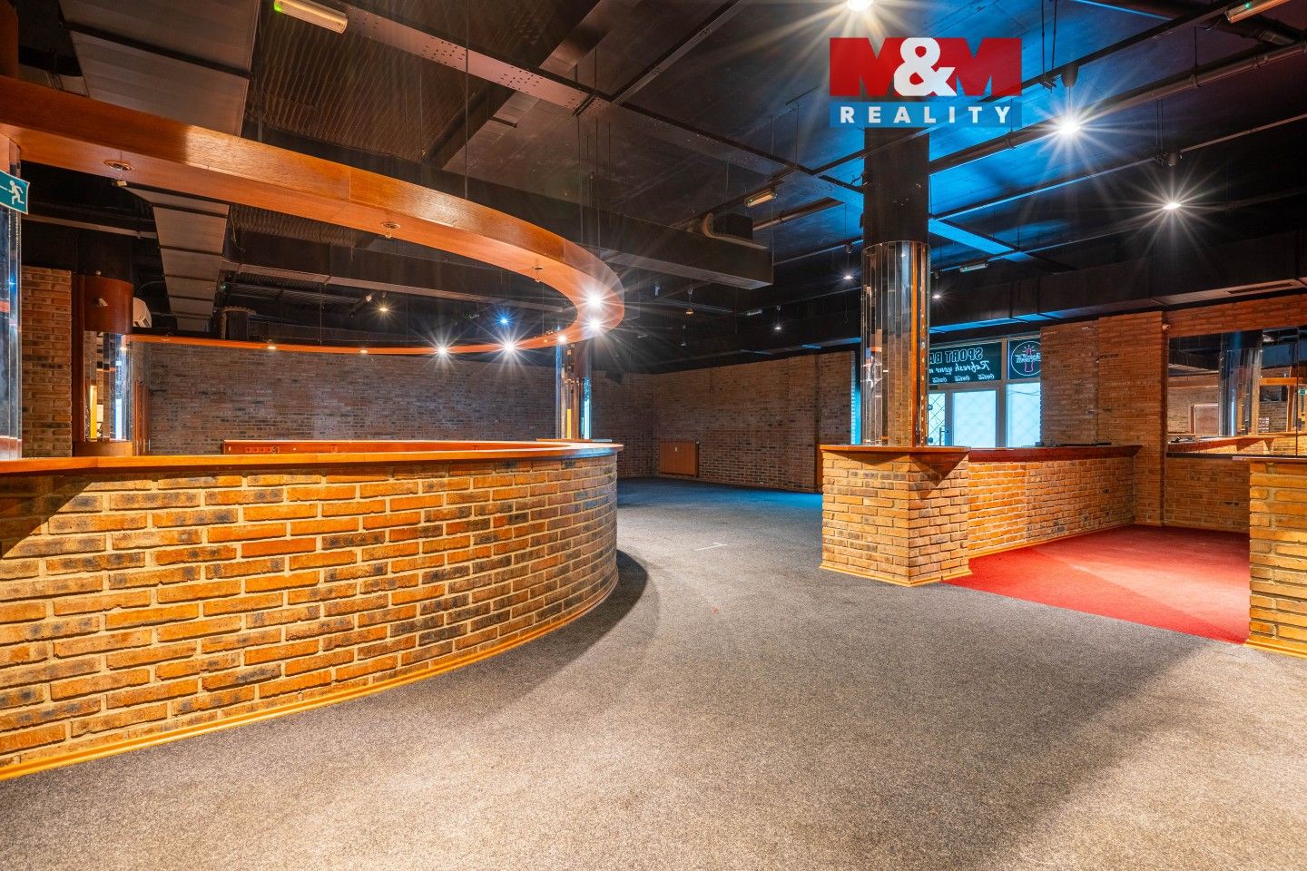 Prodej komerčního prostoru 324 m² - foto 1