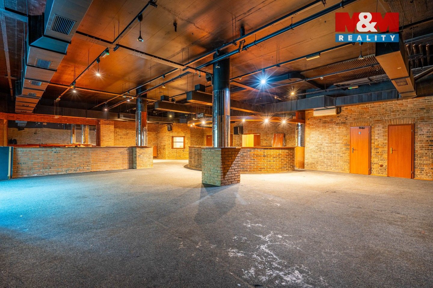 Prodej komerčního prostoru 324 m² - foto 2