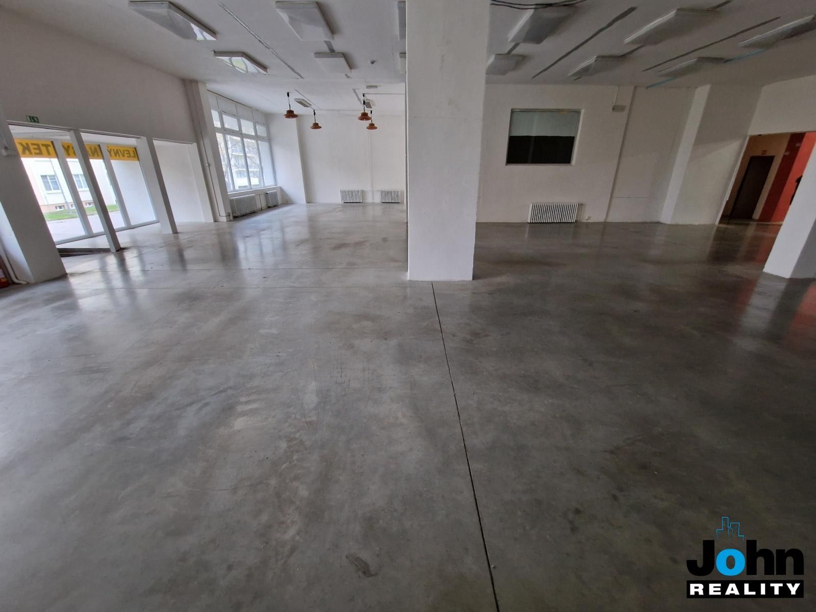 Pronájem komerčního prostoru 400 m² - foto 4