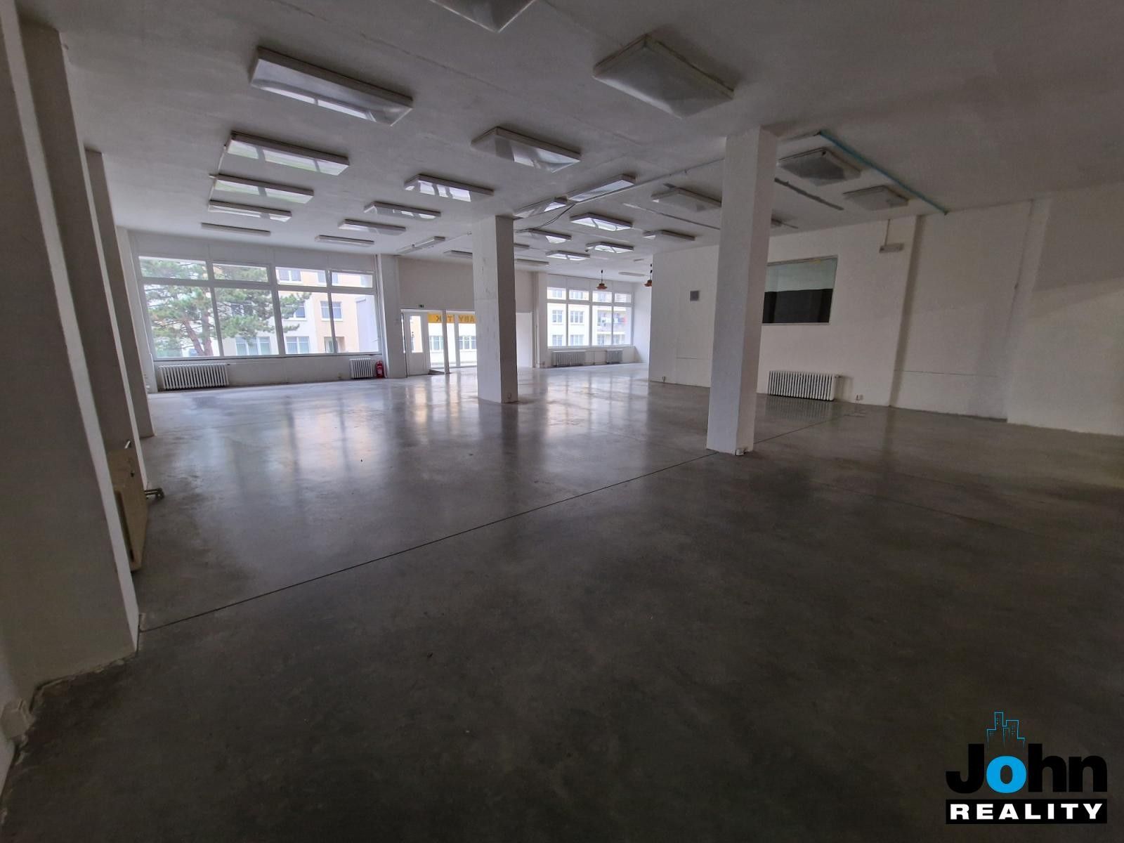 Pronájem komerčního prostoru 400 m² - foto 6