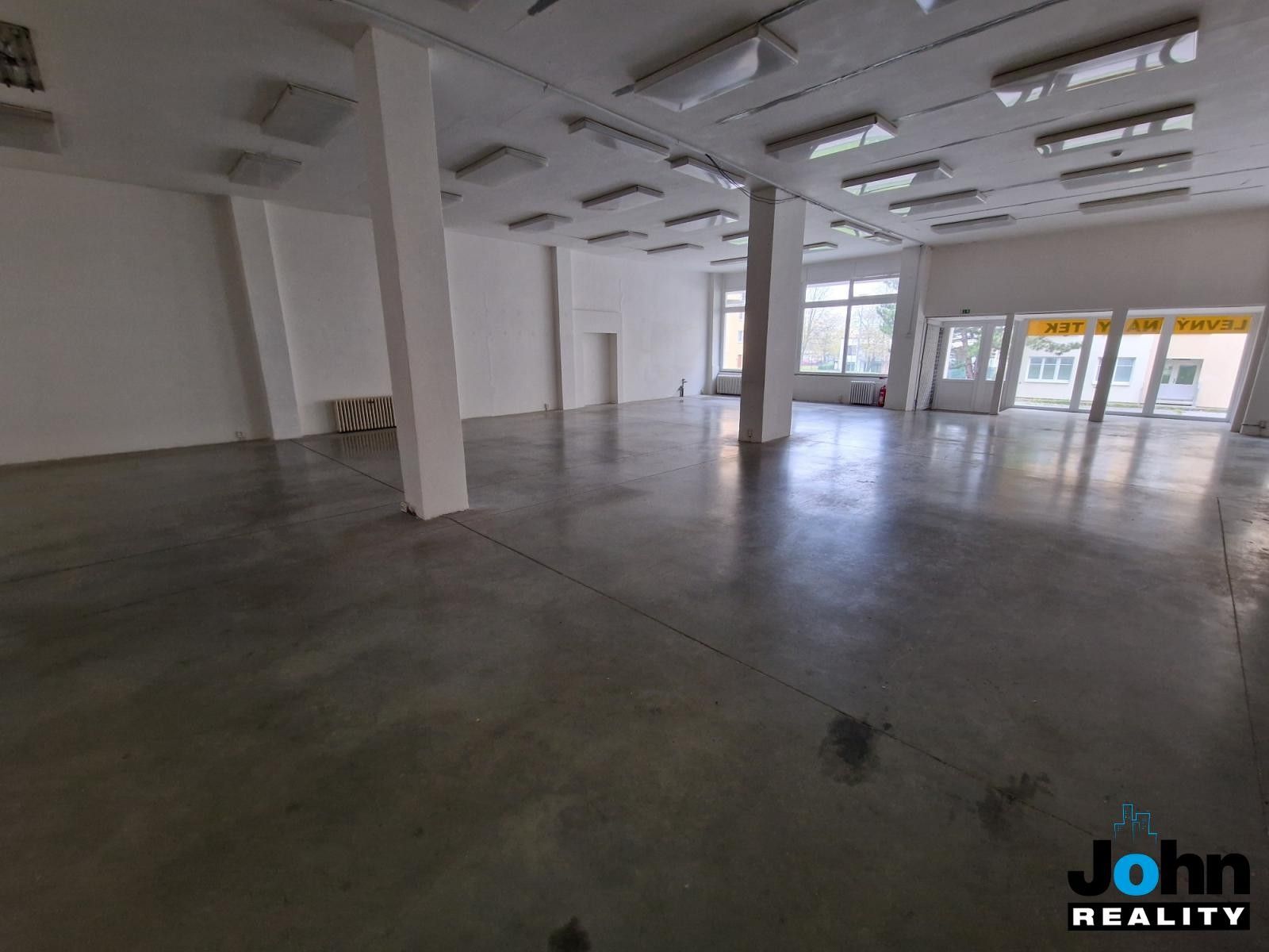 Pronájem komerčního prostoru 400 m² - foto 7