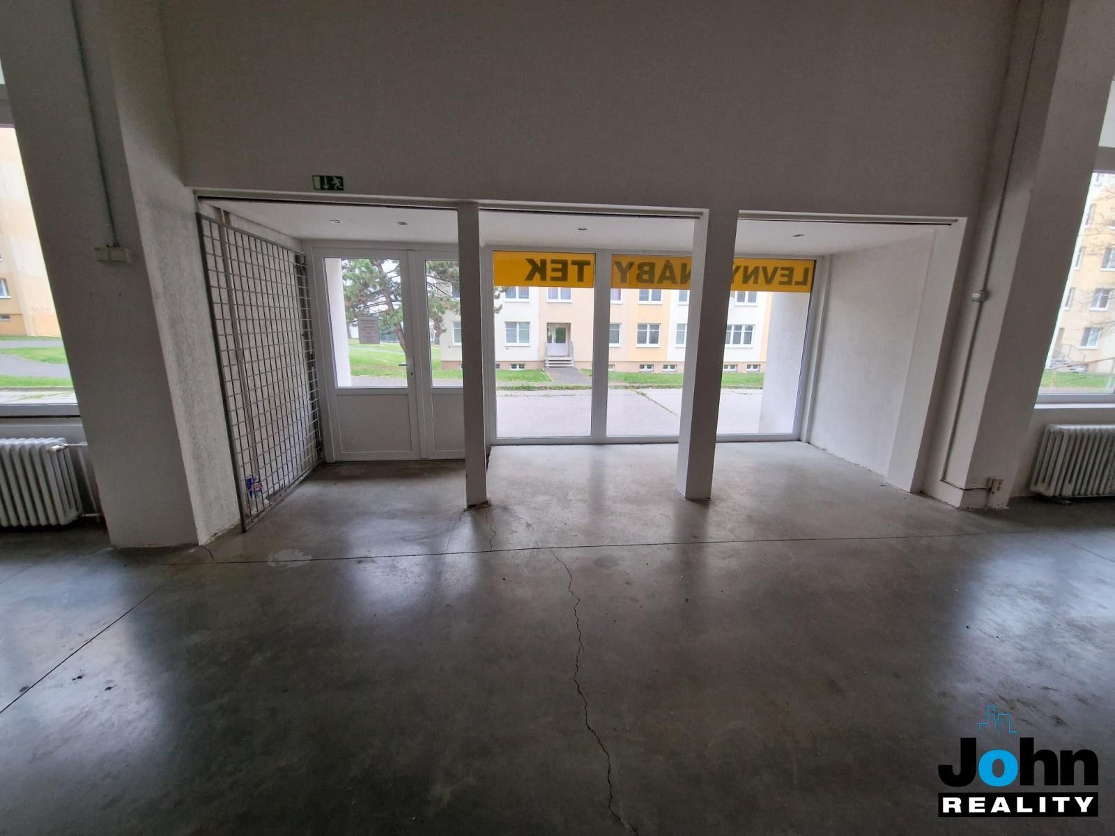 Pronájem komerčního prostoru 400 m² - foto 8
