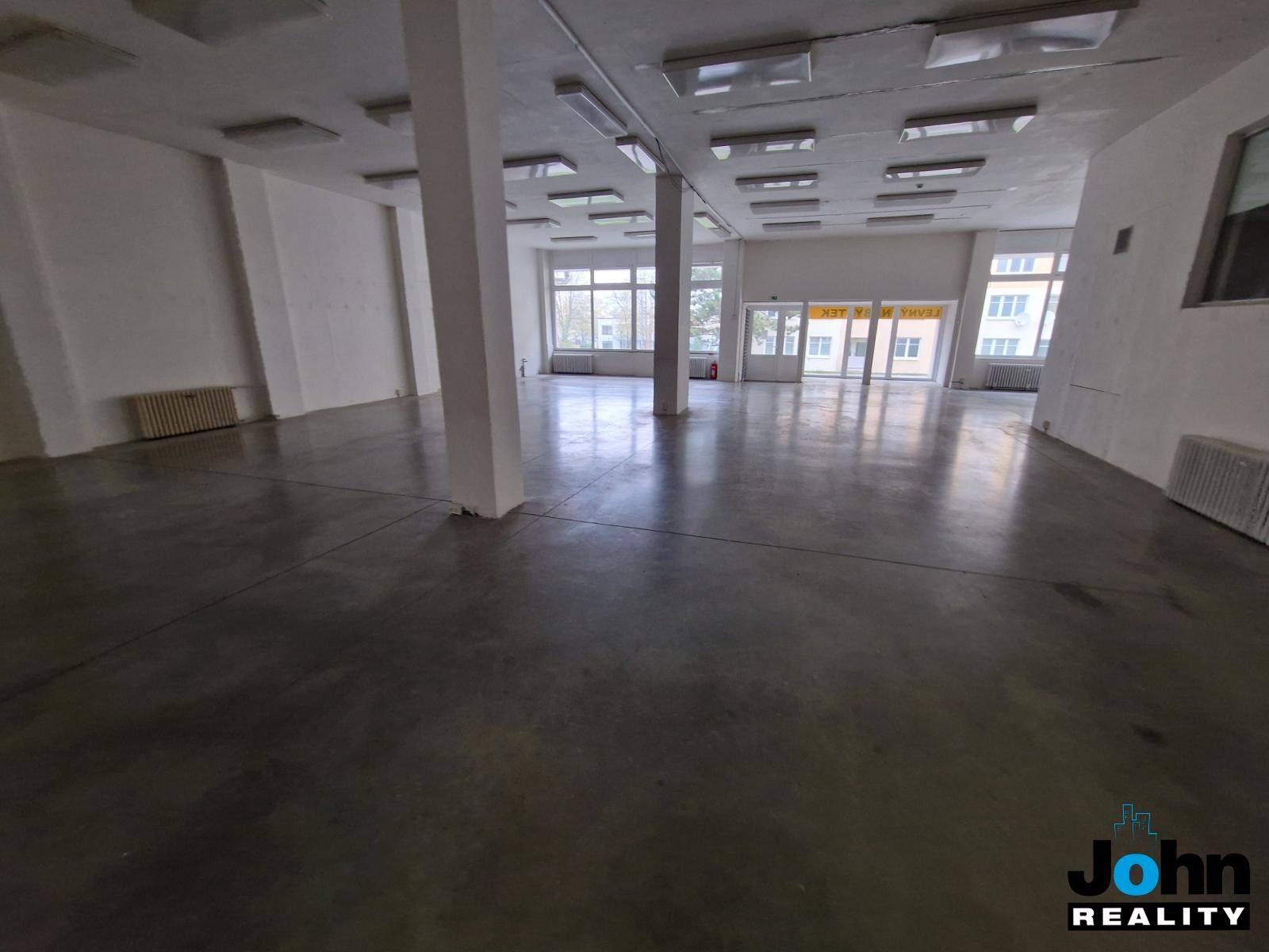 Pronájem komerčního prostoru 400 m² - foto 12