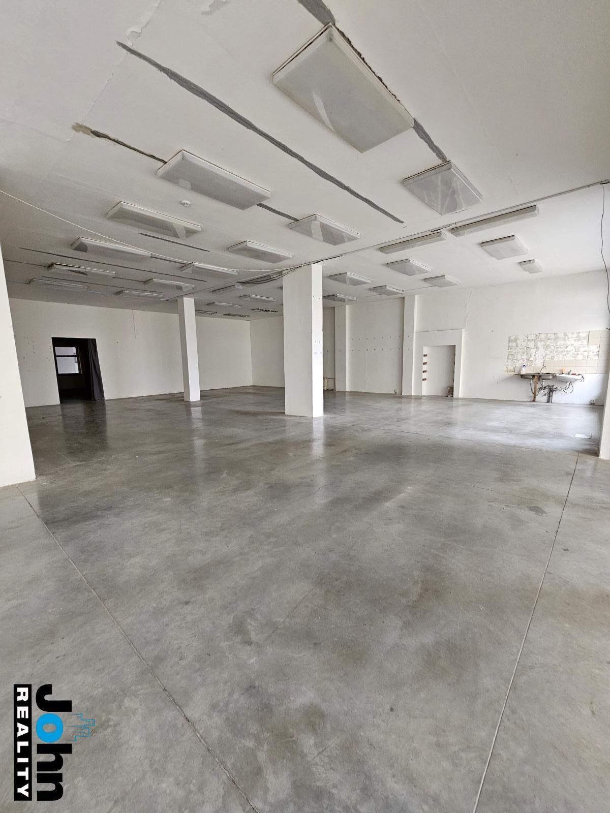 Pronájem komerčního prostoru 400 m² - foto 13