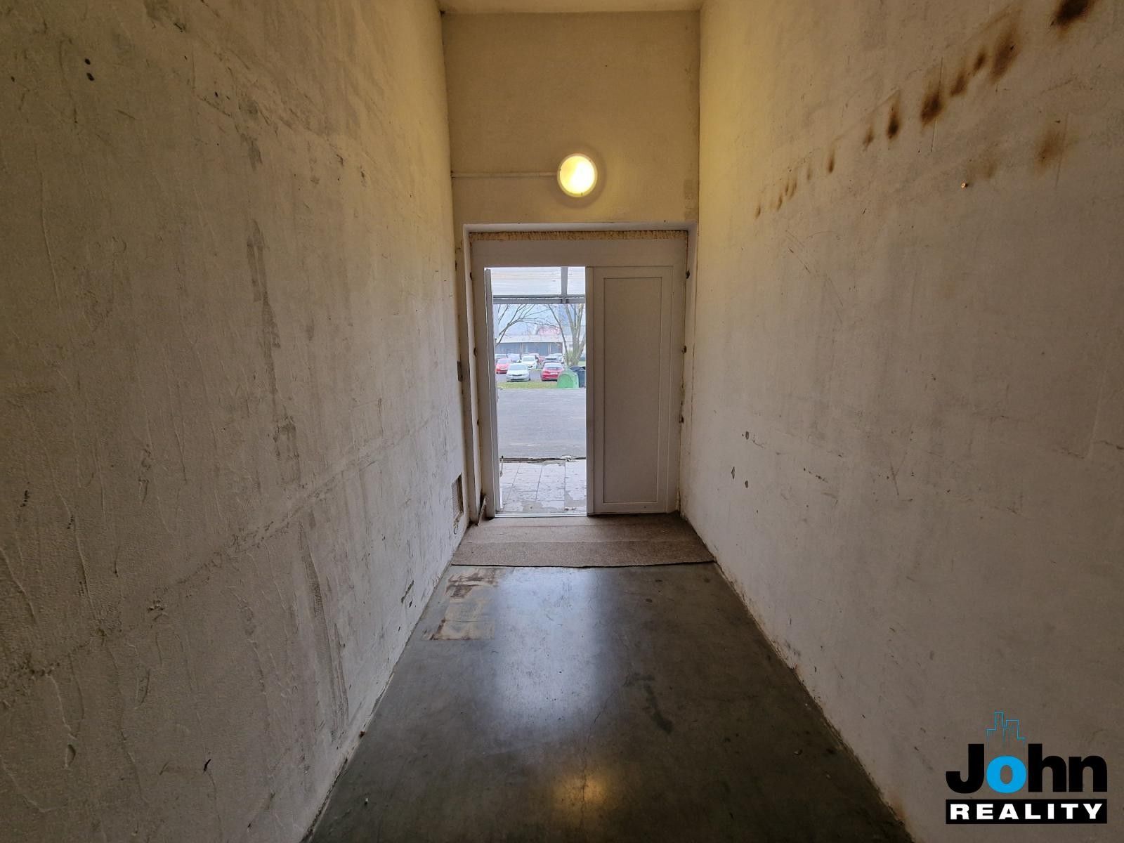 Pronájem komerčního prostoru 400 m² - foto 22