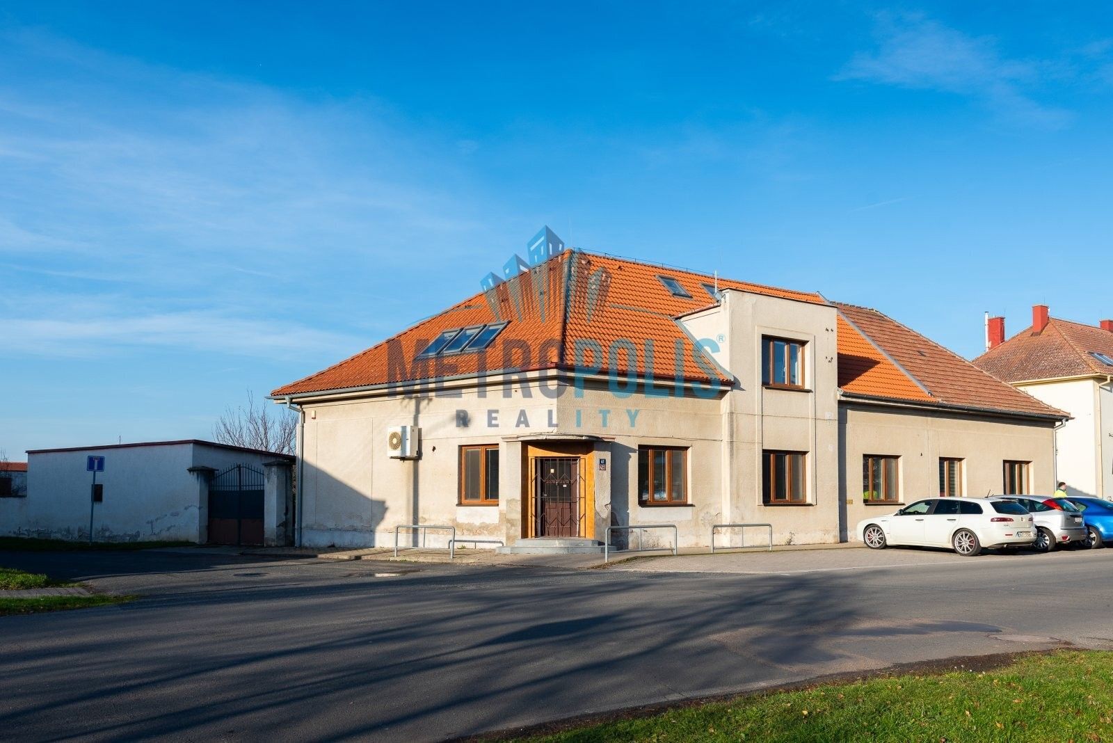Prodej nemovitosti 350 m² - foto 2