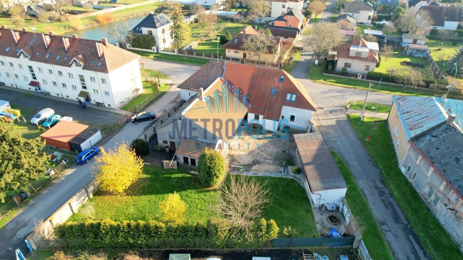 Prodej nemovitosti 350 m² - foto 1