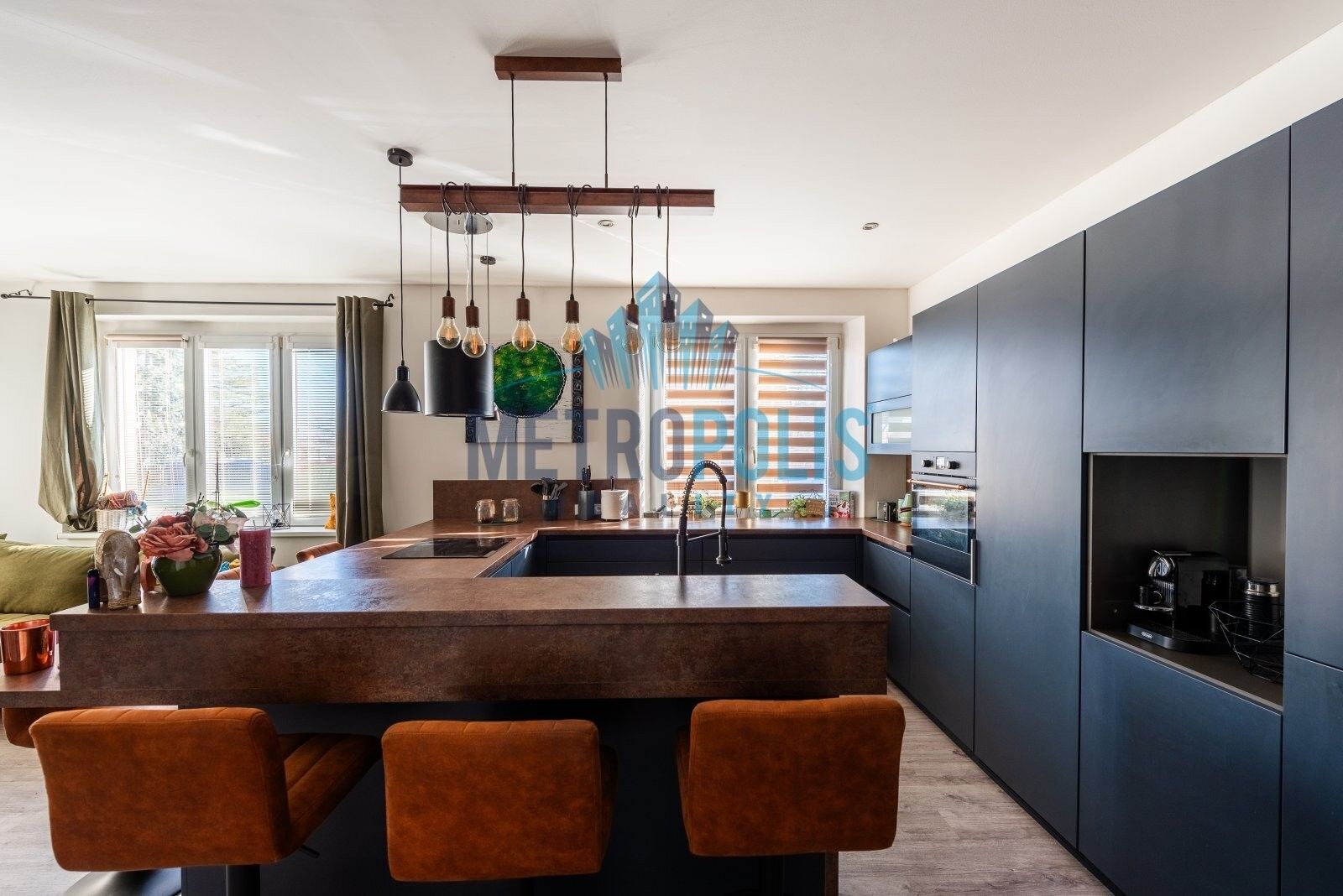 Prodej nemovitosti 350 m² - foto 5
